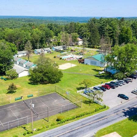 Chestnut Grove Family Resort Mount Pocono Esterno foto