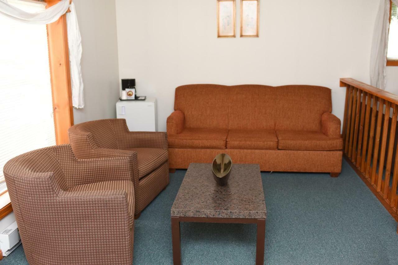 Chestnut Grove Family Resort Mount Pocono Esterno foto