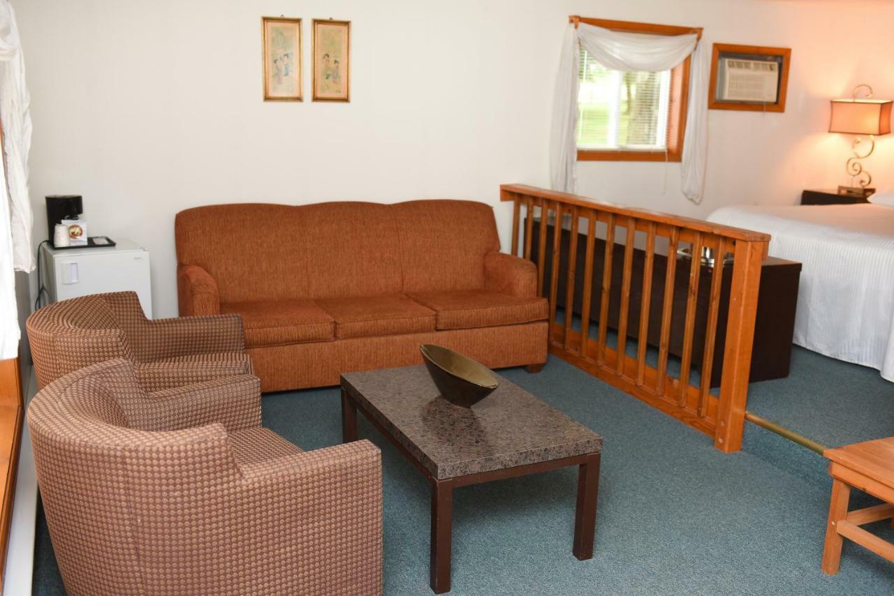 Chestnut Grove Family Resort Mount Pocono Esterno foto