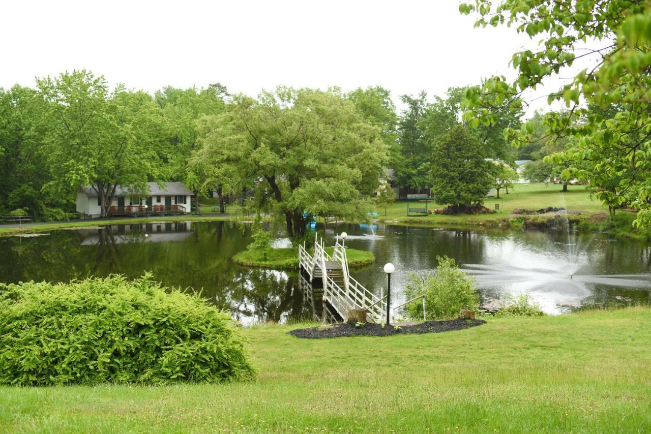 Chestnut Grove Family Resort Mount Pocono Esterno foto
