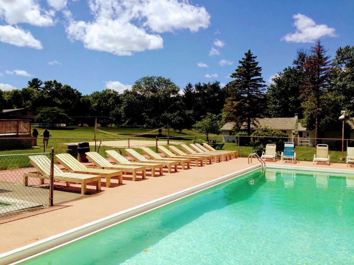 Chestnut Grove Family Resort Mount Pocono Esterno foto